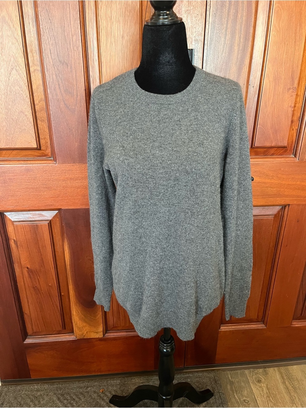 C By Bloomingdales 2 Ply 100% Cashmere Sweater Dark Gray Crew Neck Medium